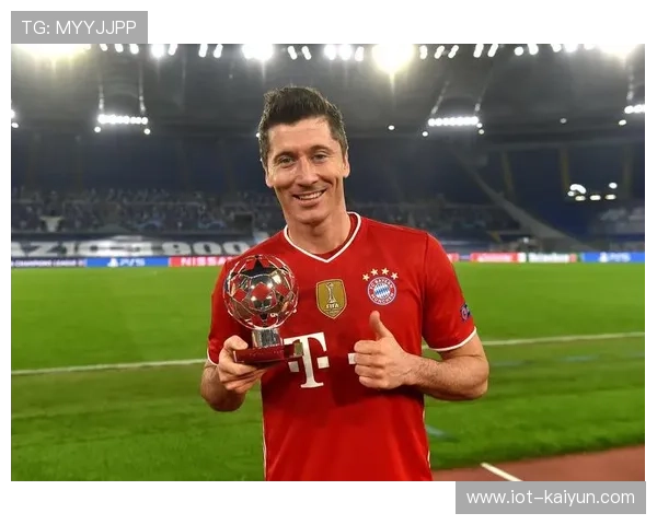 37岁莱万帽子戏法,体坛联播聚焦老将风采 37岁莱万帽子戏法,体坛联播聚焦老将风采