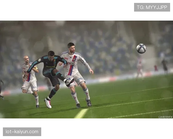 法国南部地区举办首届“沙滩法甲”明星慈善赛